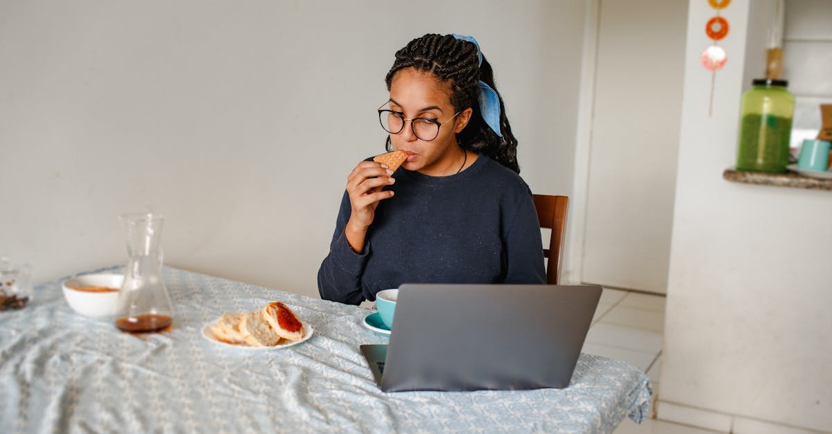 découvrez notre délicieuse confiture de prunes, un mélange parfait de douceur et d'acidité. idéale pour tartiner sur vos pains, garnir vos desserts ou ajouter une touche fruitée à vos plats. savourez le goût authentique des prunes fraîches dans chaque cuillère !